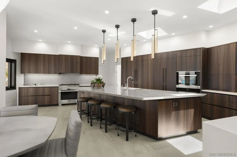 2516 Ruette Nicole La Jolla, CA 92037