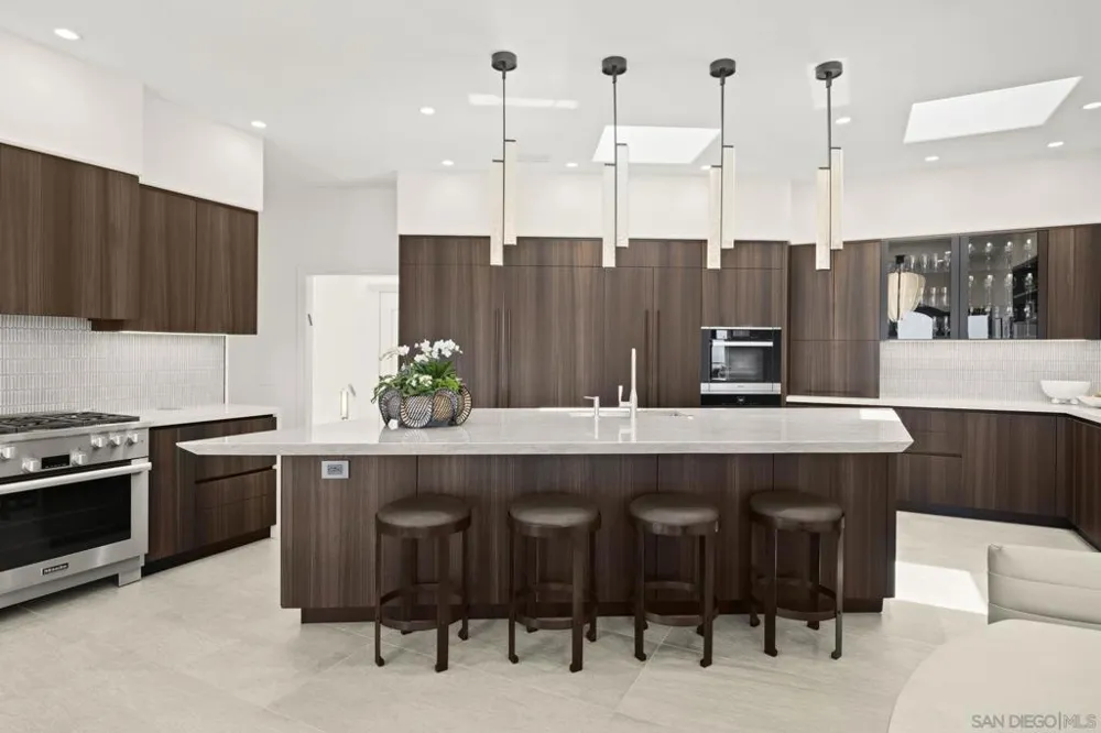 2516 Ruette Nicole La Jolla, CA 92037