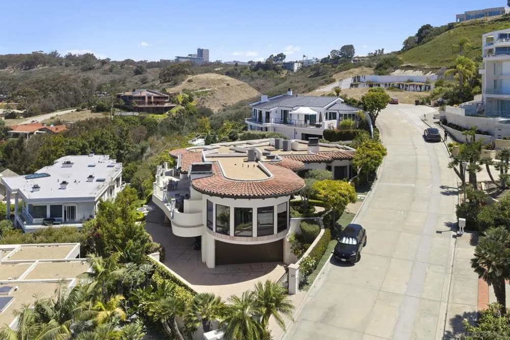 2516 Ruette Nicole La Jolla, CA 92037