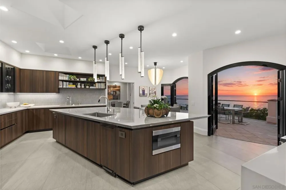 2516 Ruette Nicole La Jolla, CA 92037