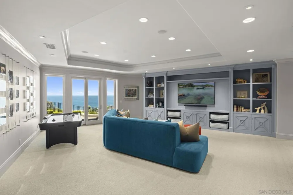 2516 Ruette Nicole La Jolla, CA 92037