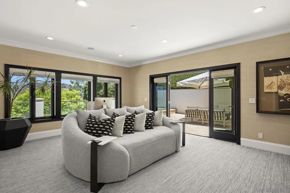 2516 Ruette Nicole La Jolla, CA 92037