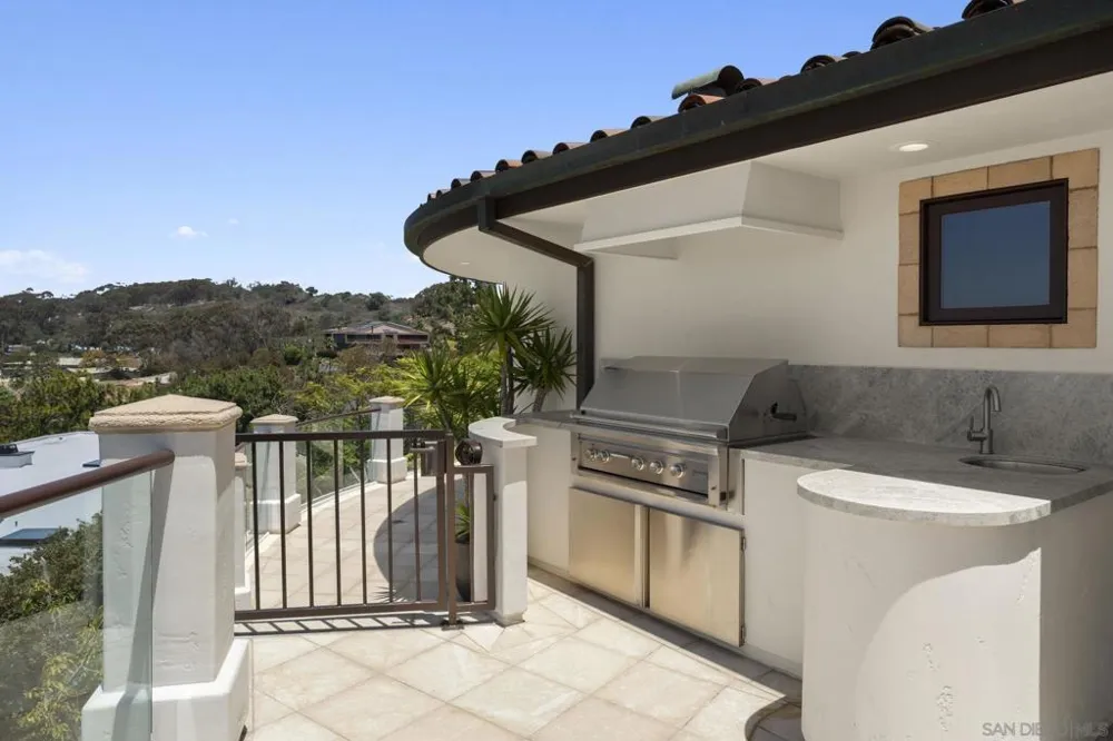 2516 Ruette Nicole La Jolla, CA 92037