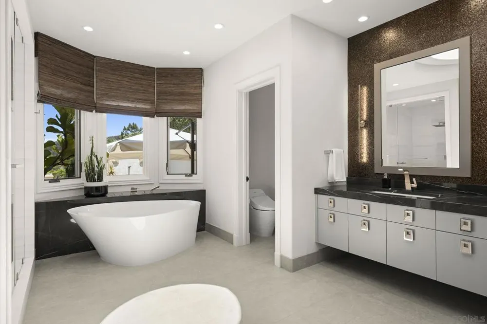 2516 Ruette Nicole La Jolla, CA 92037