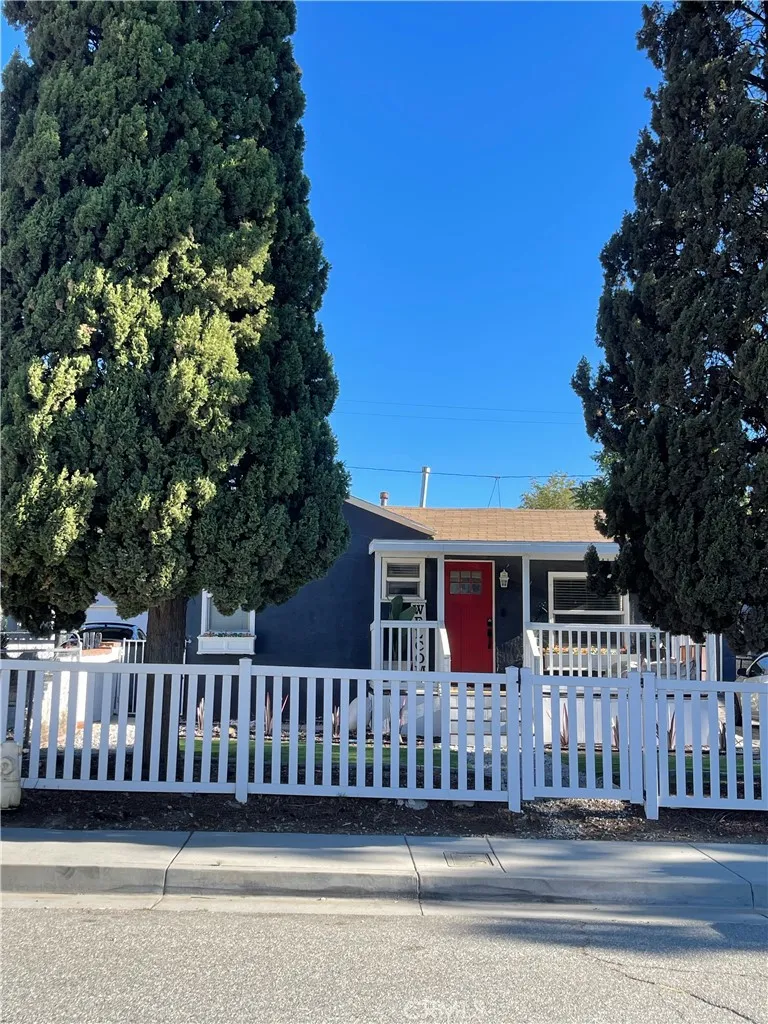 977 W Hays Banning, CA 92220