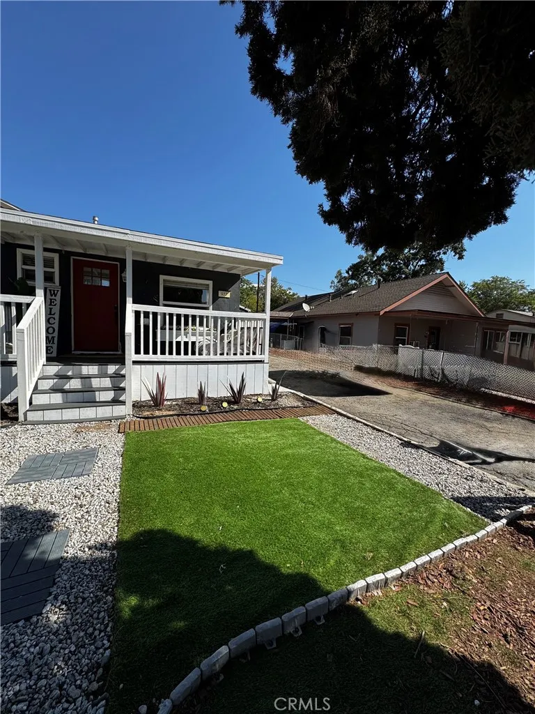 977 W Hays Banning, CA 92220