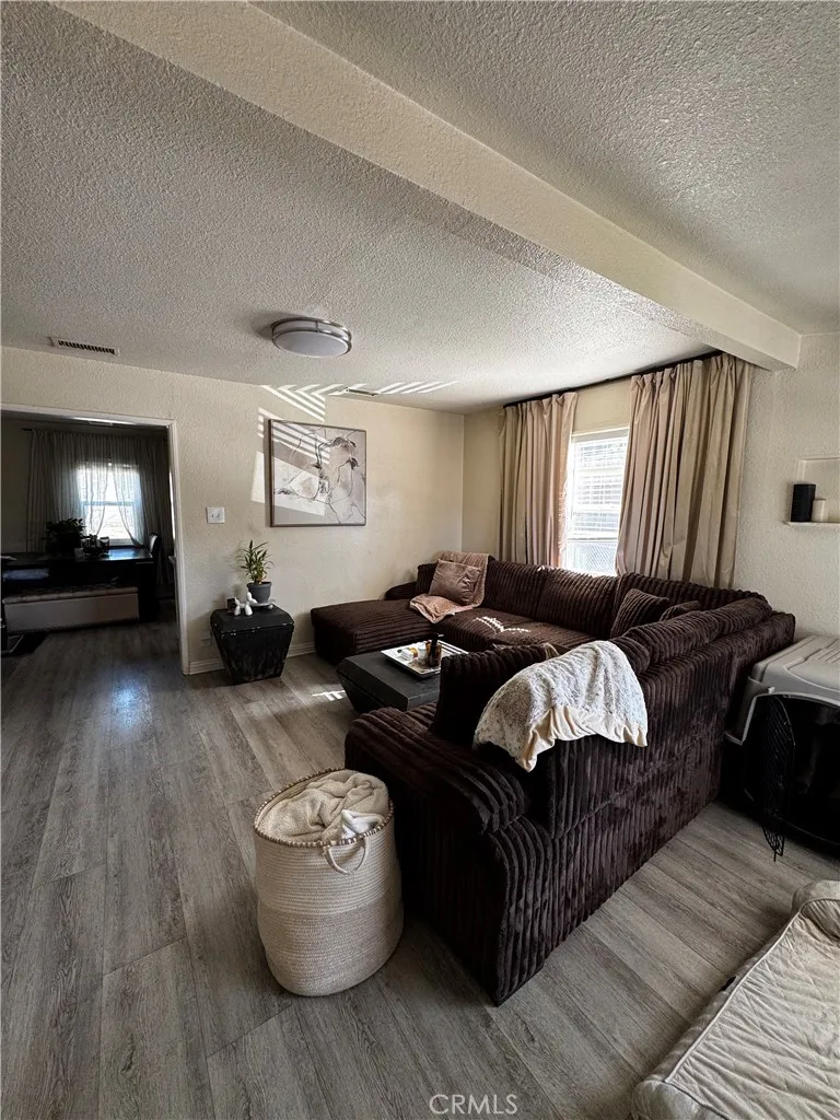 977 W Hays Banning, CA 92220