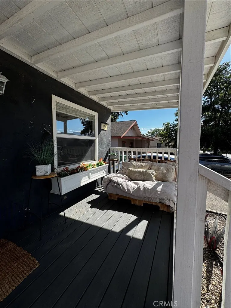 977 W Hays Banning, CA 92220