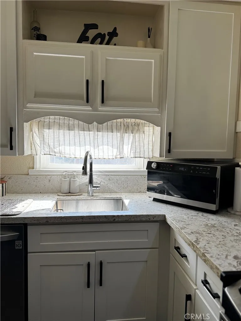 977 W Hays Banning, CA 92220