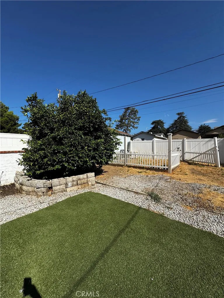977 W Hays Banning, CA 92220