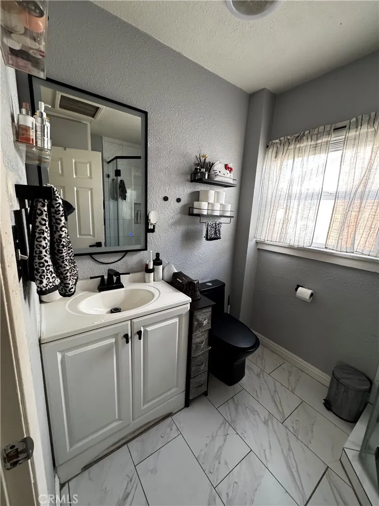977 W Hays Banning, CA 92220