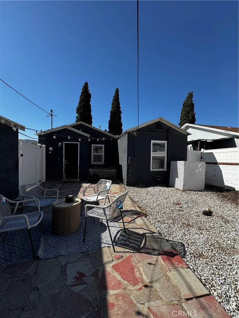977 W Hays Banning, CA 92220