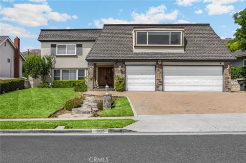 1025 Woodcrest