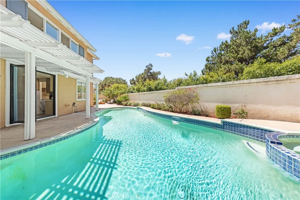37 Festivo Irvine, CA 92606