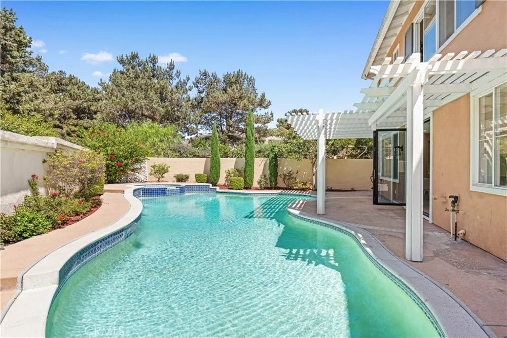 37 Festivo Irvine, CA 92606
