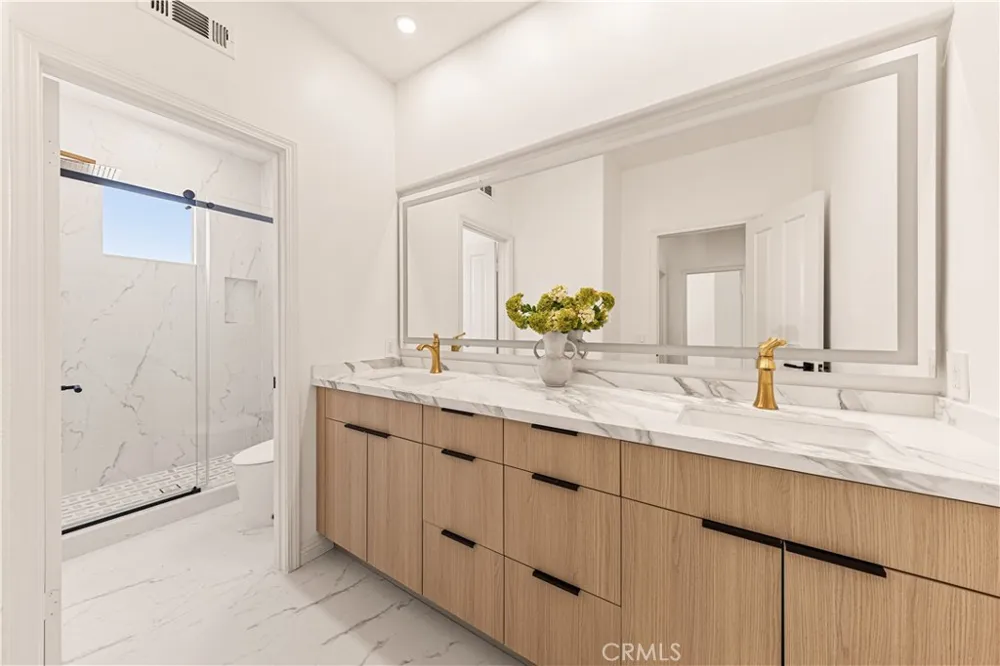 37 Festivo Irvine, CA 92606