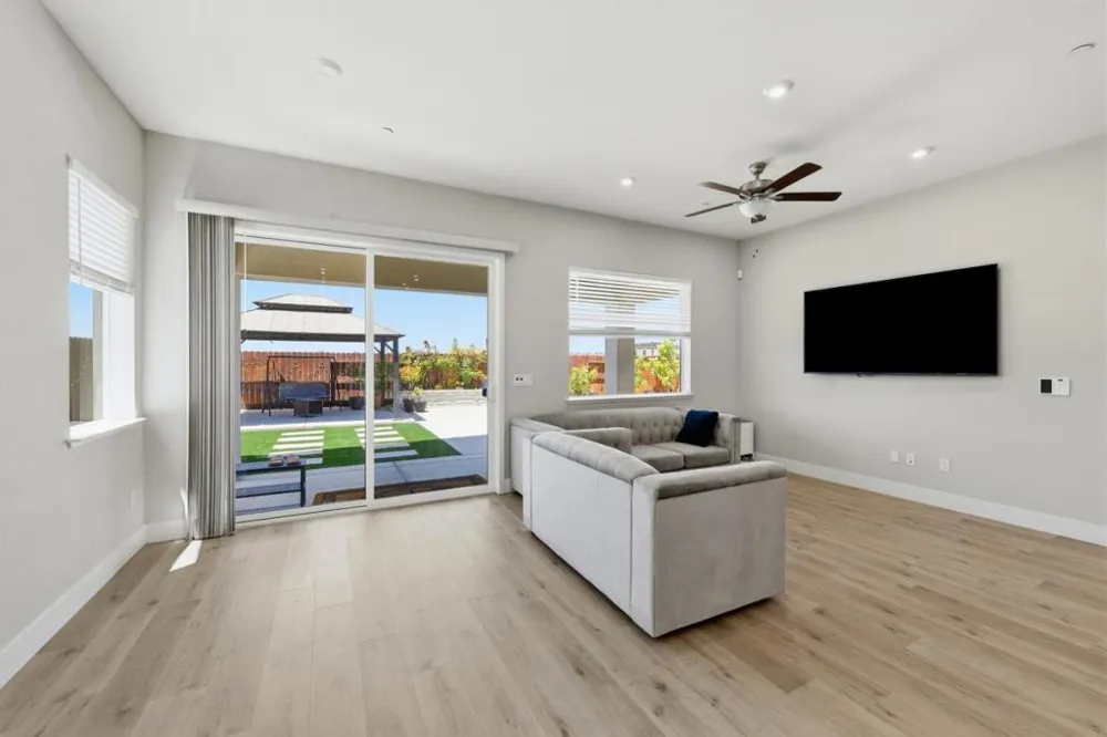 9060 Horvath Street Elk Grove, CA 95624