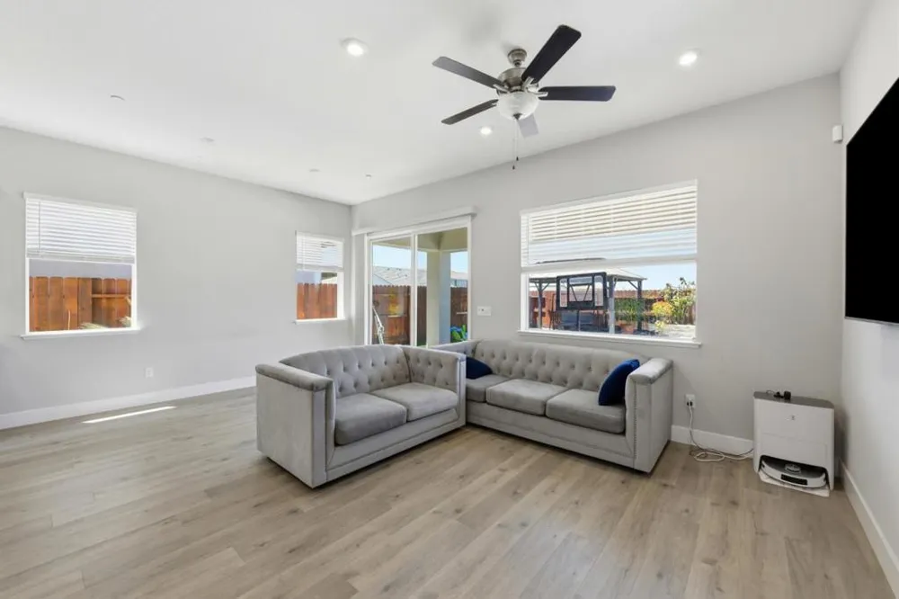 9060 Horvath Street Elk Grove, CA 95624