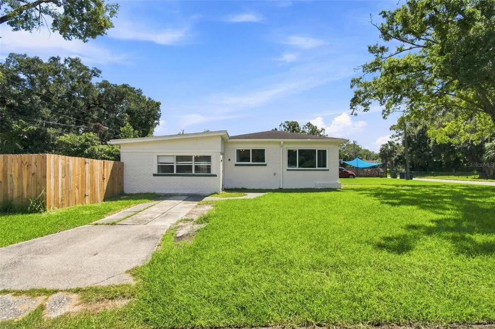 2002 E HAMILTON AVENUE Tampa, FL 33610