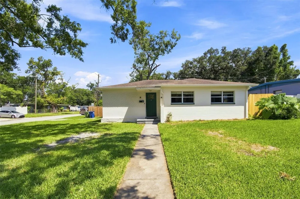 2002 E HAMILTON AVENUE Tampa, FL 33610