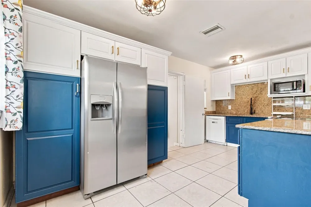 2002 E HAMILTON AVENUE Tampa, FL 33610