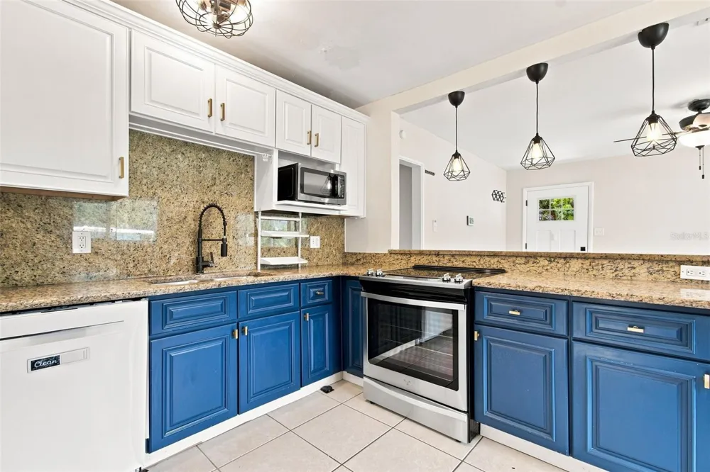 2002 E HAMILTON AVENUE Tampa, FL 33610