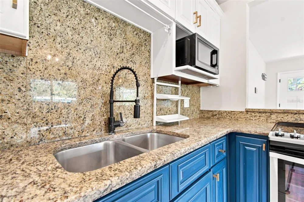 2002 E HAMILTON AVENUE Tampa, FL 33610