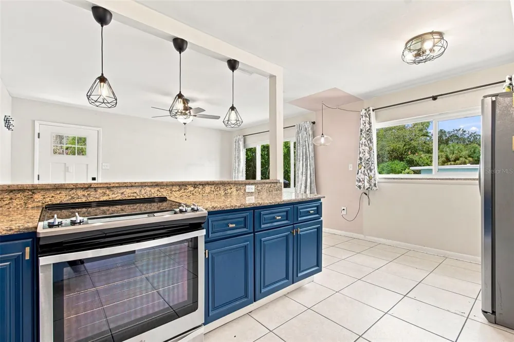 2002 E HAMILTON AVENUE Tampa, FL 33610