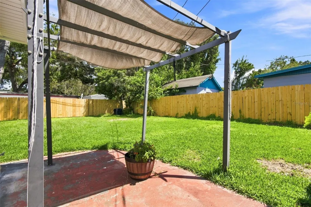 2002 E HAMILTON AVENUE Tampa, FL 33610