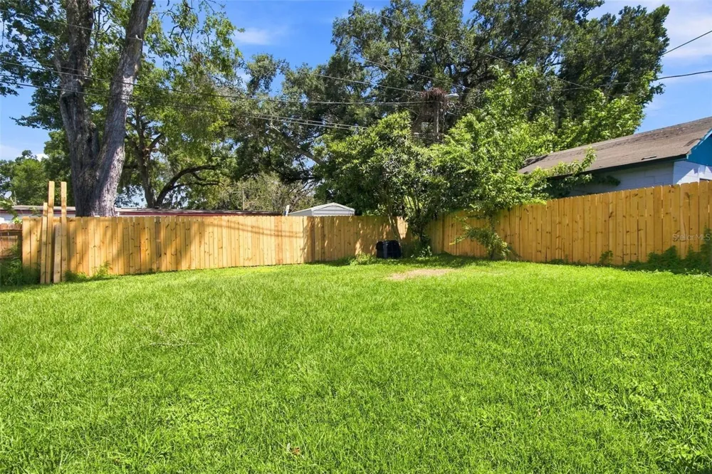 2002 E HAMILTON AVENUE Tampa, FL 33610