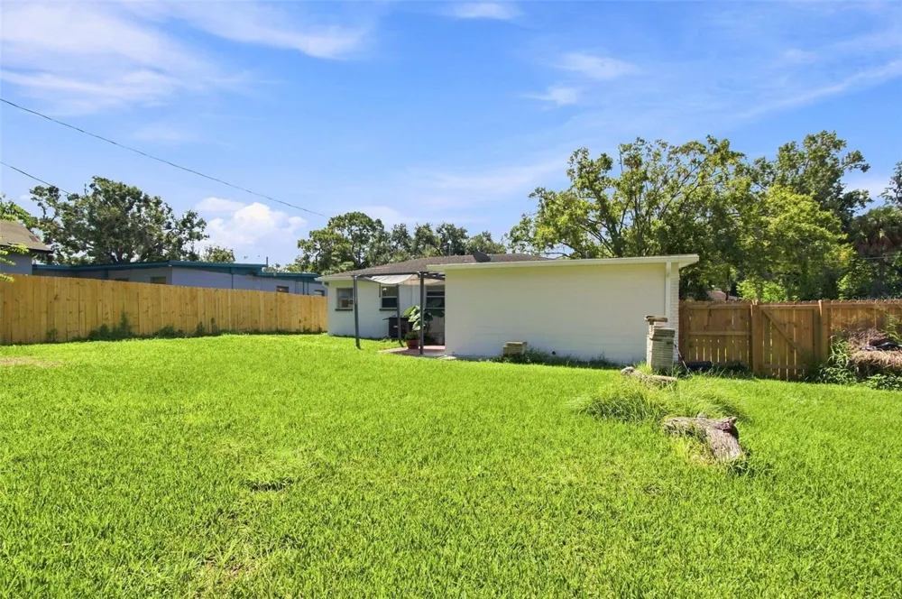 2002 E HAMILTON AVENUE Tampa, FL 33610