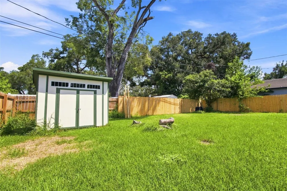 2002 E HAMILTON AVENUE Tampa, FL 33610
