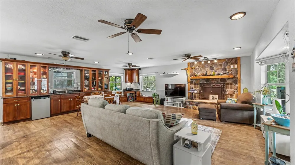 1002 W LAKE MARION ROAD Haines City, FL 33844