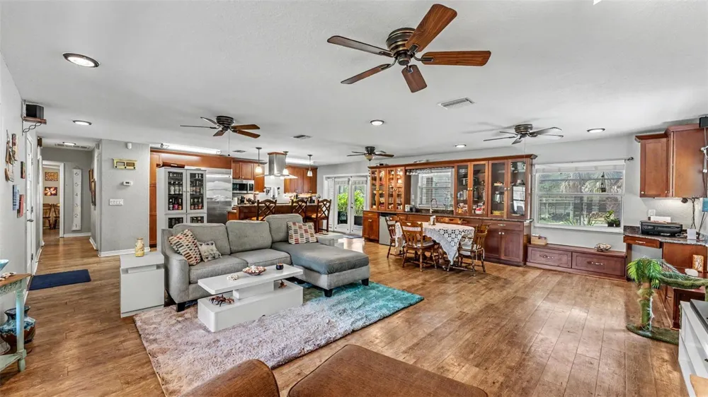1002 W LAKE MARION ROAD Haines City, FL 33844