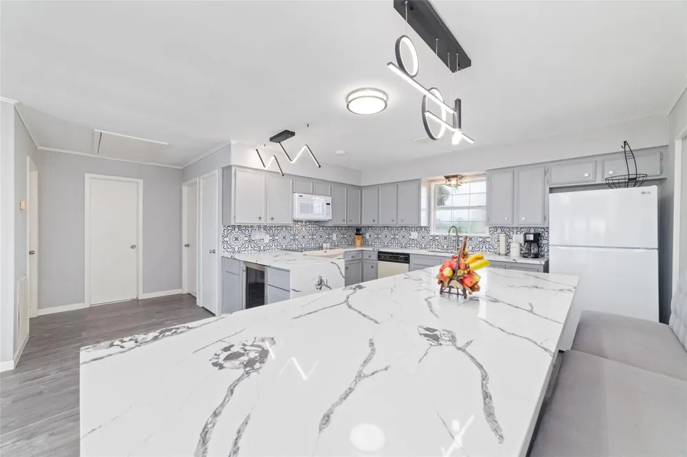 610 Seashell Drive Freeport, TX 77541