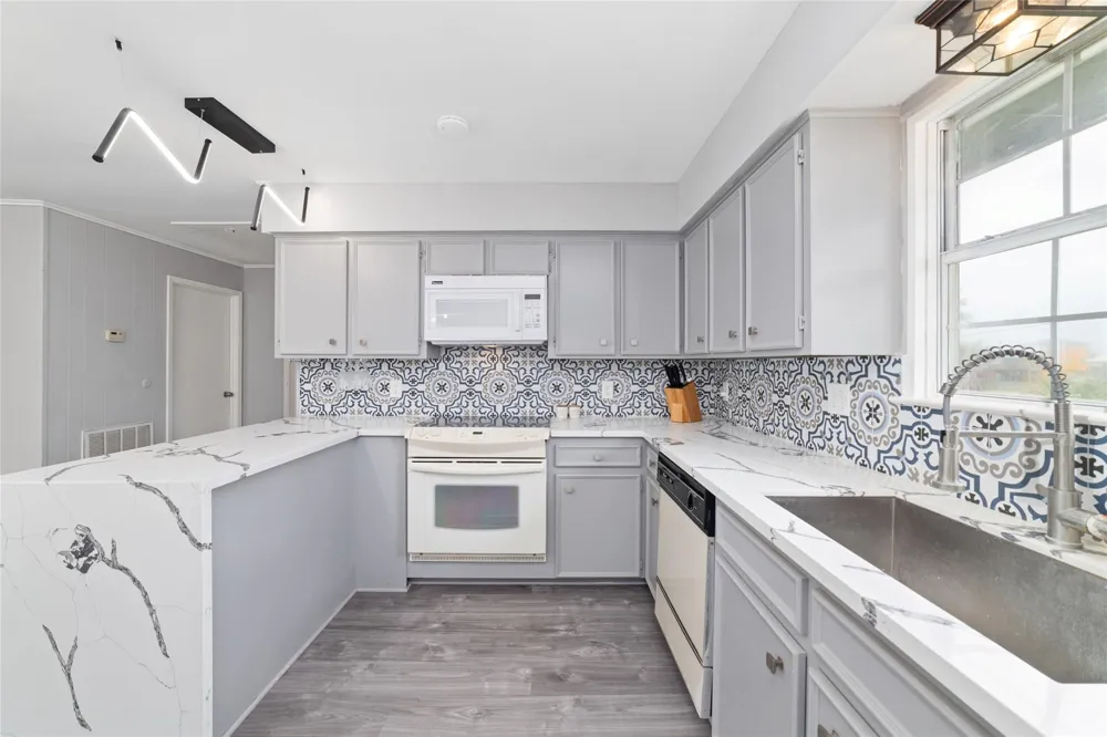 610 Seashell Drive Freeport, TX 77541