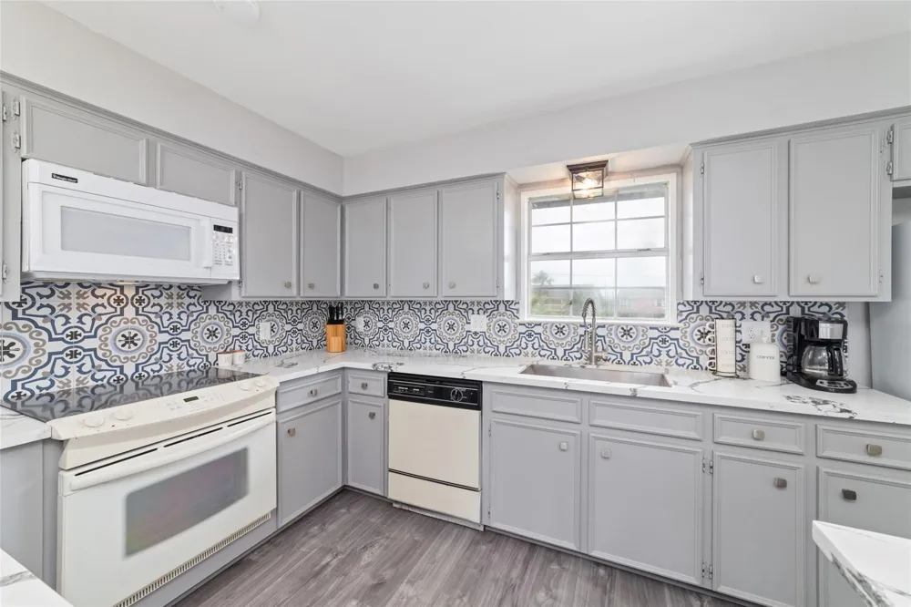 610 Seashell Drive Freeport, TX 77541