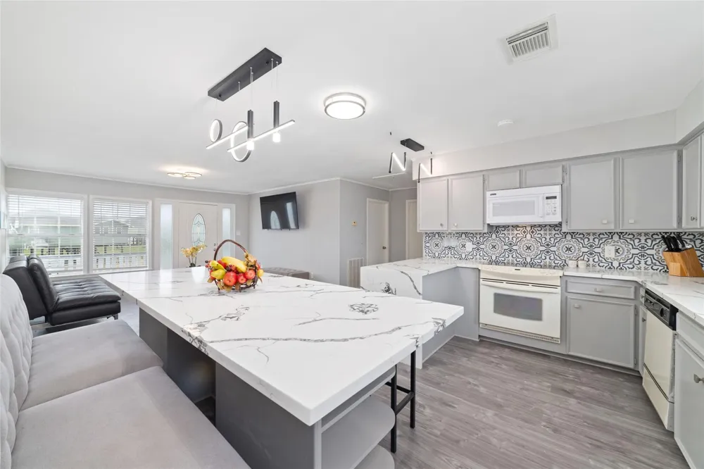 610 Seashell Drive Freeport, TX 77541