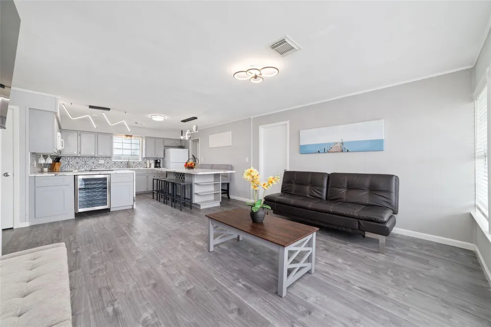 610 Seashell Drive Freeport, TX 77541