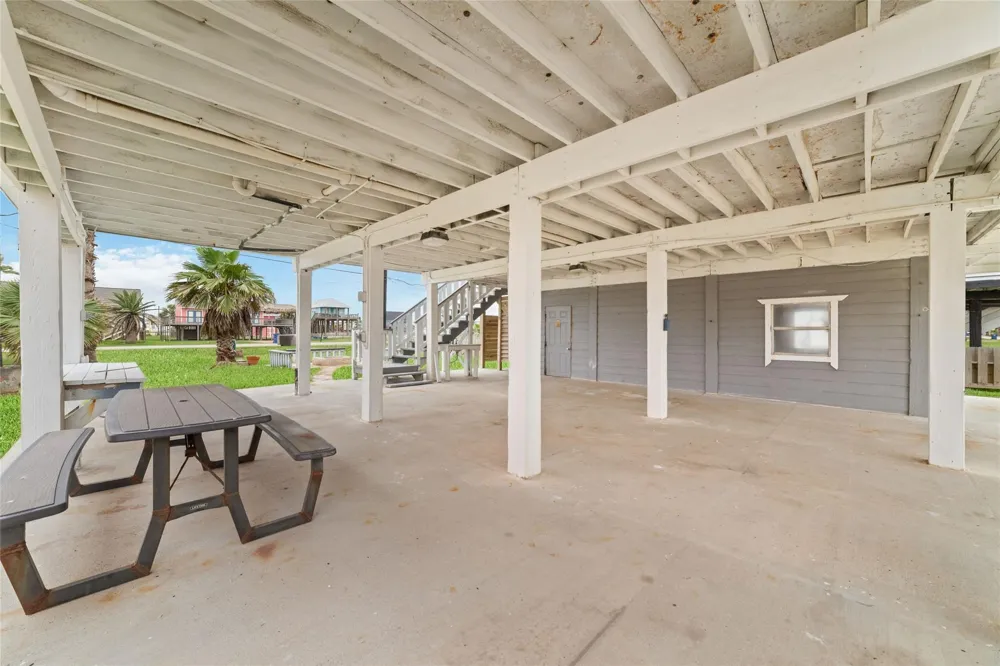 610 Seashell Drive Freeport, TX 77541