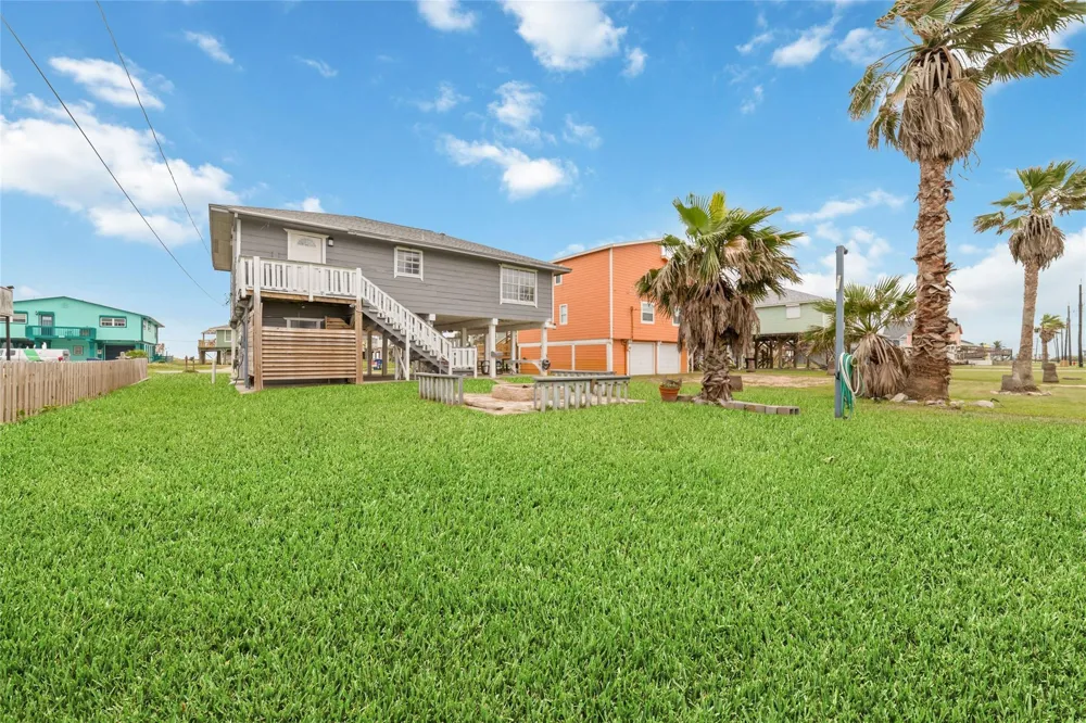 610 Seashell Drive Freeport, TX 77541