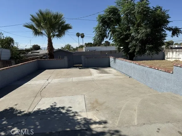 2211 W 3rd San Bernardino, CA 92407