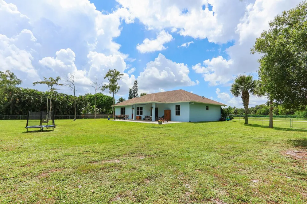 16605 64th Place Loxahatchee, FL 33470