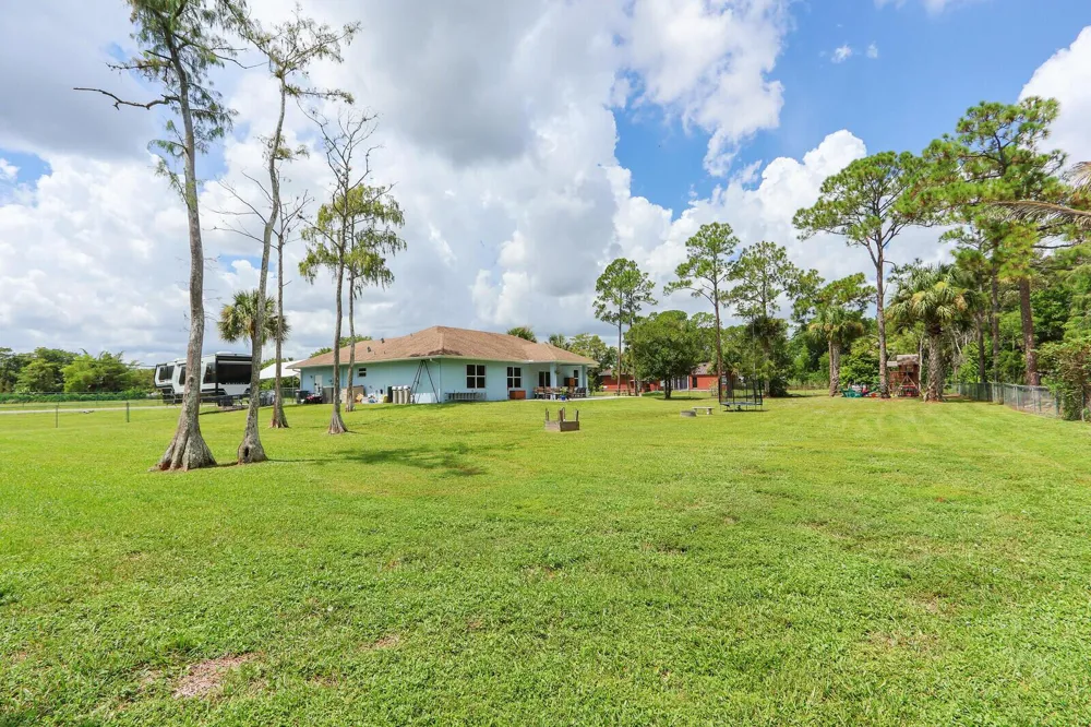 16605 64th Place Loxahatchee, FL 33470