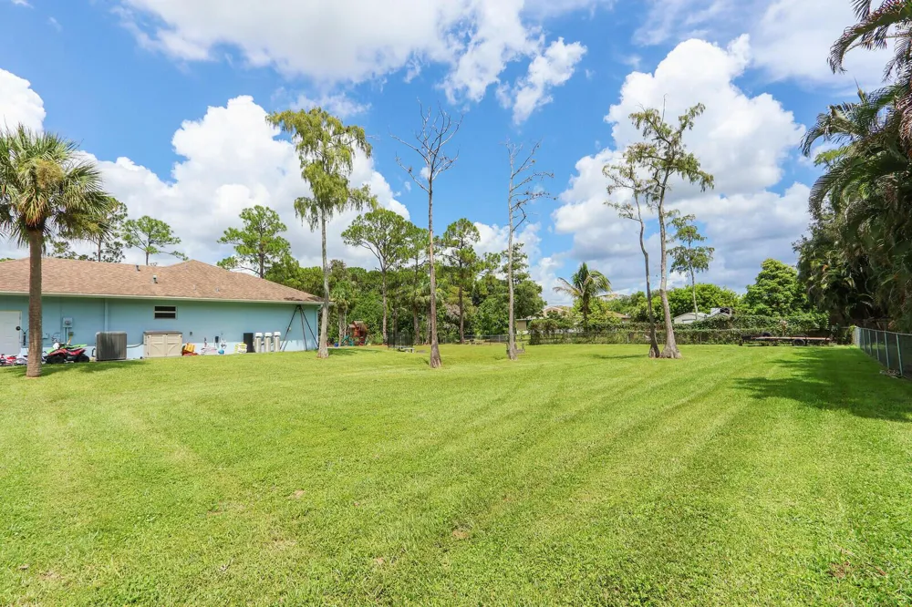 16605 64th Place Loxahatchee, FL 33470