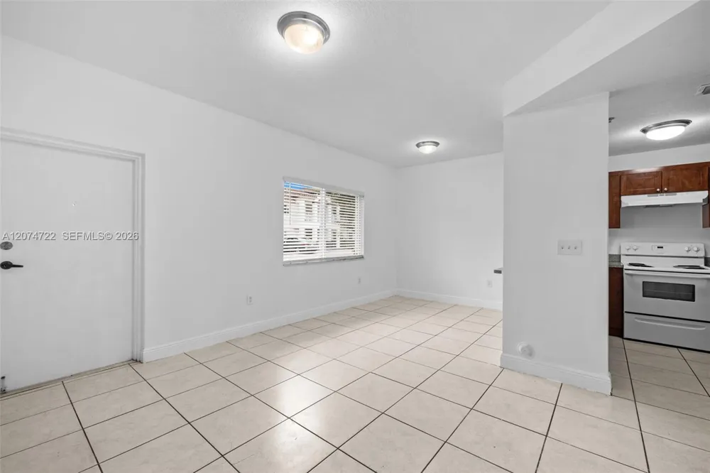 2405 W 78th St #202 Hialeah, FL 33016