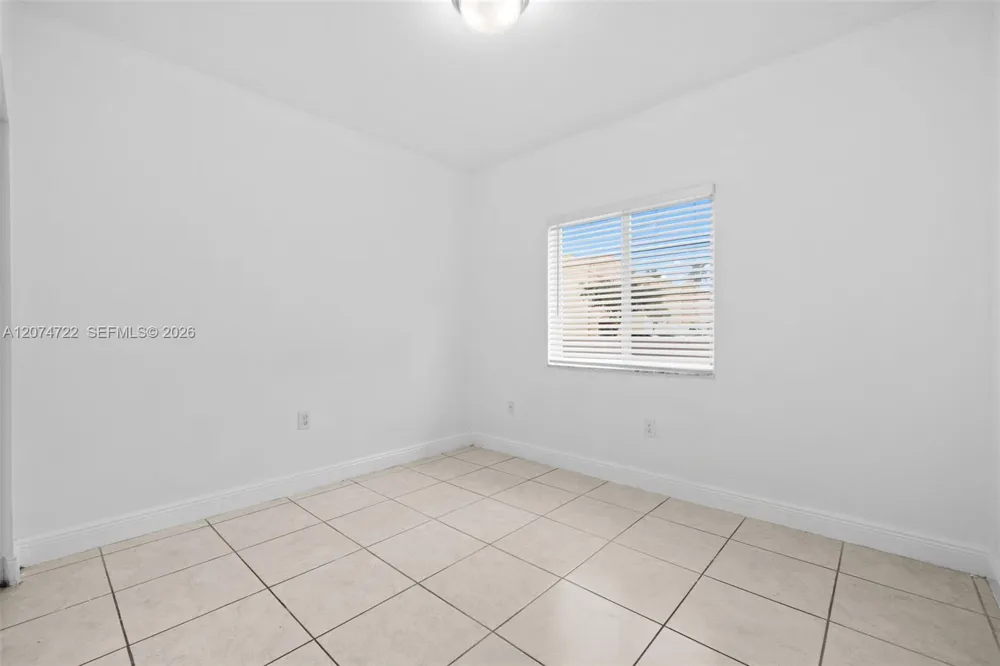 2405 W 78th St #202 Hialeah, FL 33016
