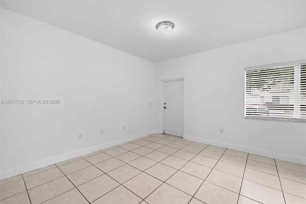 2405 W 78th St #202 Hialeah, FL 33016