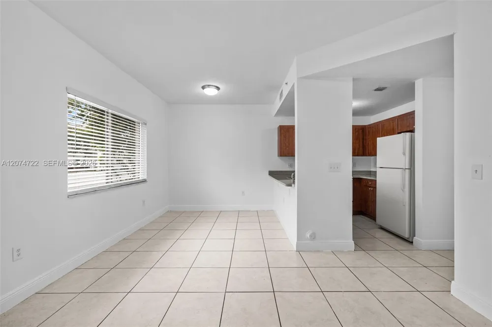 2405 W 78th St #202 Hialeah, FL 33016