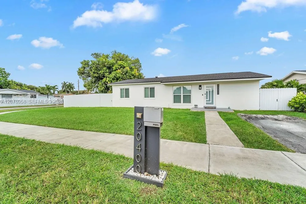 20400 NW 38th Ct Miami Gardens, FL 33055